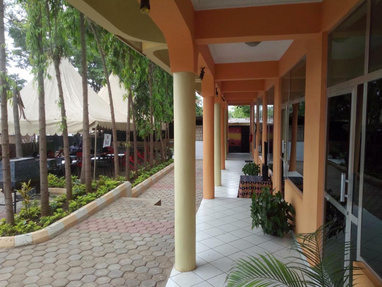 Snow View Hotel Boma la Ngombe Екстериор снимка